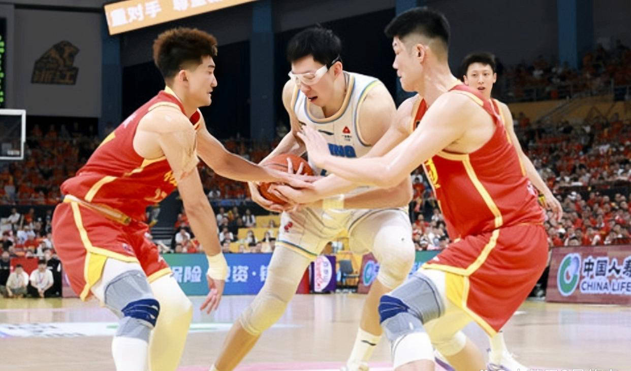 平博体育sport-从法兰克福战术微调备战CBA季后赛到山东泰山豪取连胜备战社区盾，Ming在中国队比赛中回归赛场的简单介绍