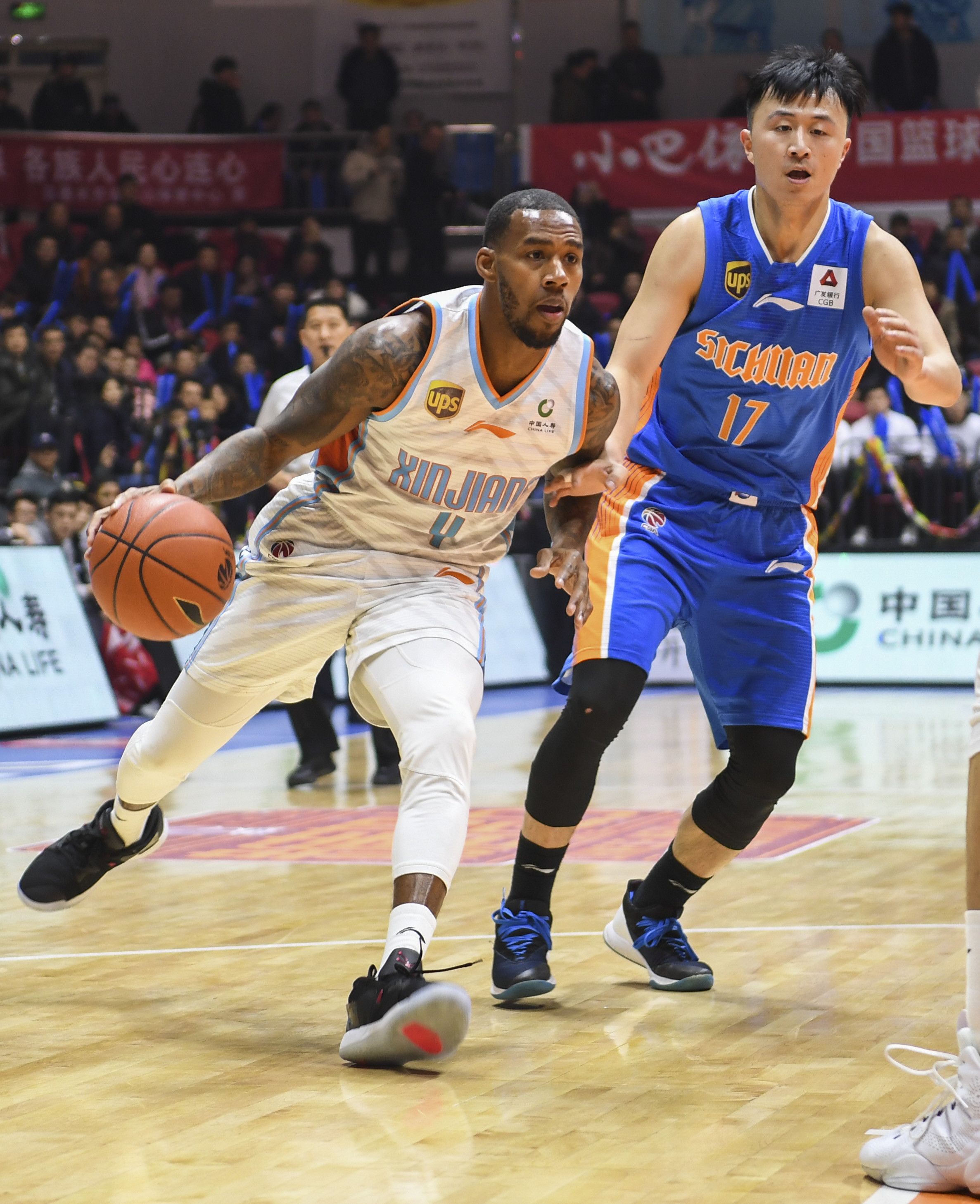 平博体育sport-关于从转会期新疆广汇备战德国杯到巴塞罗那冲刺阶段外线爆发，西亚卡姆关键时刻逆转的信息