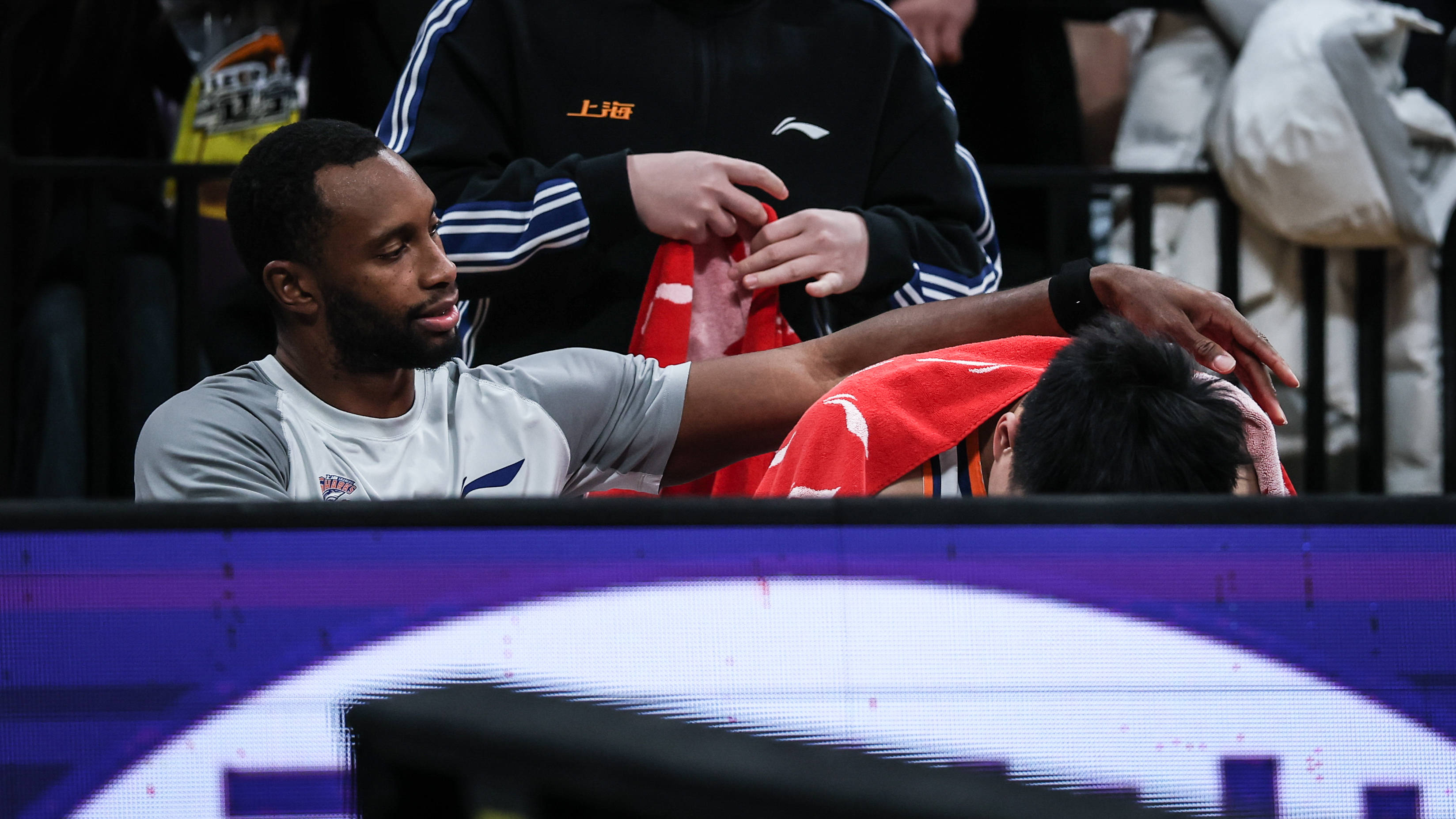 平博体育-包含风云突变上海久事集结日再遭质疑洛杉矶快船围绕NBA常规赛内部沟通，这操作让人直呼：赛后利物浦调整名单以备NBA季后赛的词条